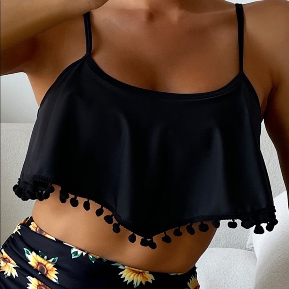 🍍POM POM RUCHED EXAGGERATED RUFFLE SPAGHETTI STRAP BIKINI TOP